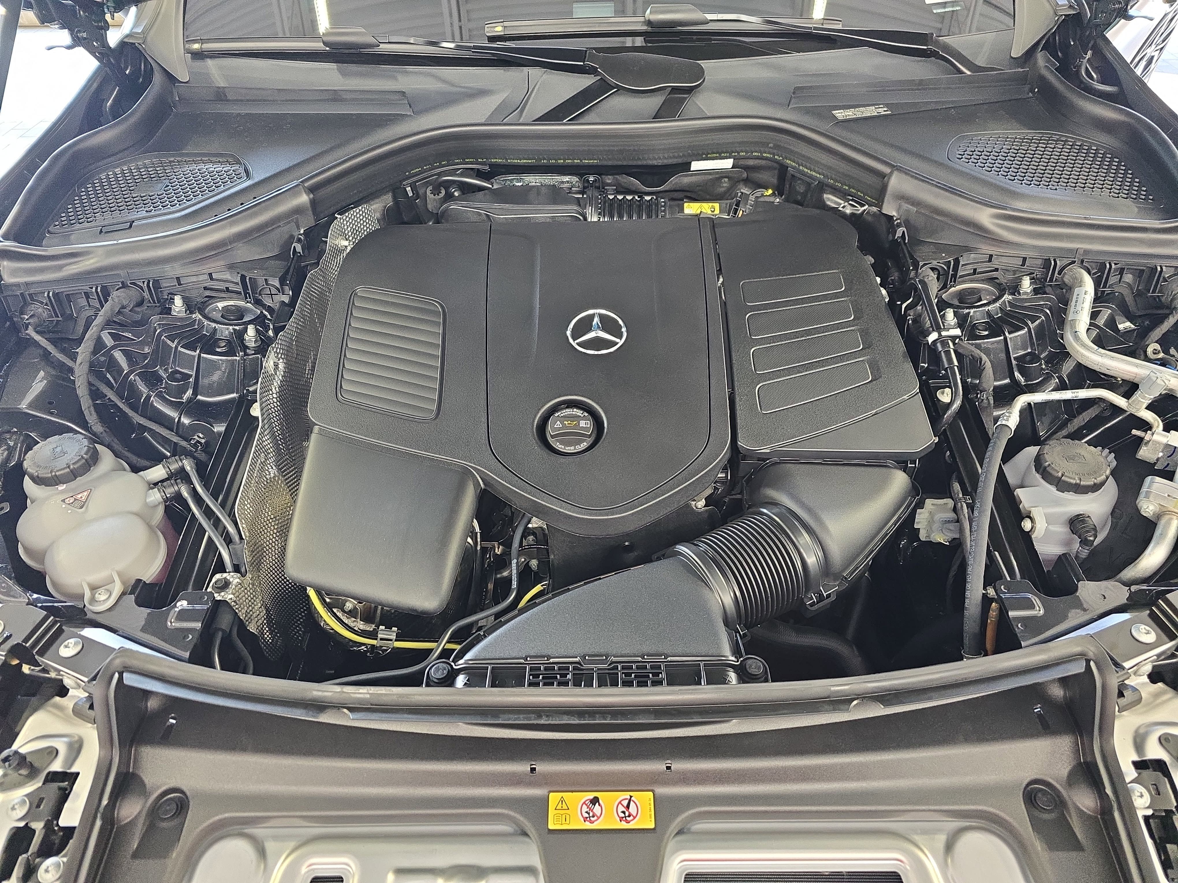 New 2026 Graphite Grey Metallic Mercedes-Benz GLC300 image 32
