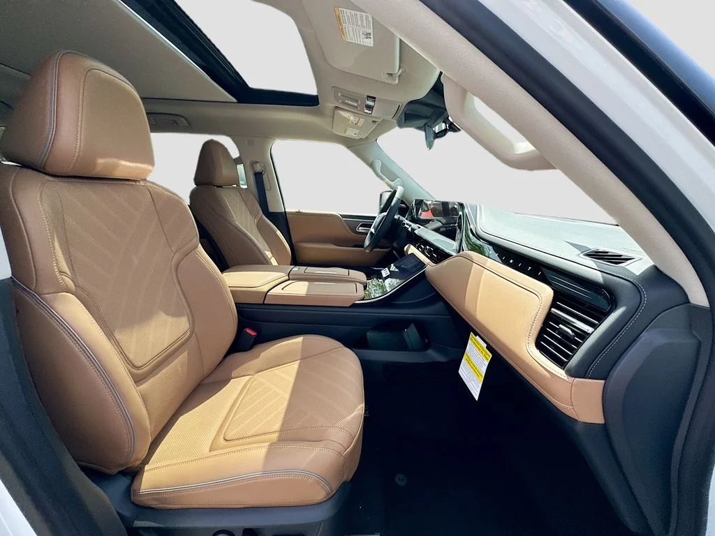 New 2027 RADIANT WHITE INFINITI Luxe 2WD image 31