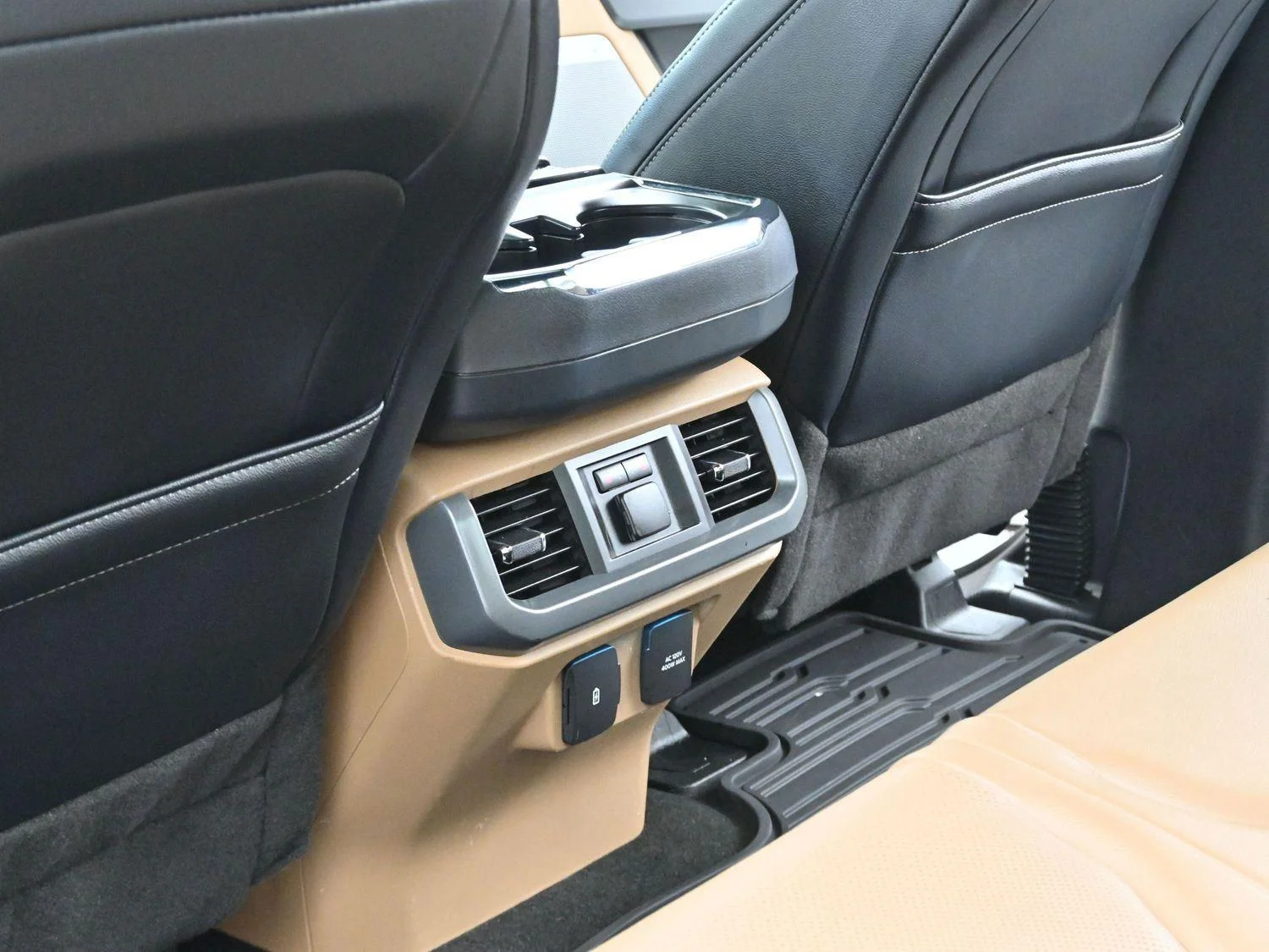 Used 2022 Star White Metallic Tri-Coat Ford LARIAT image 31