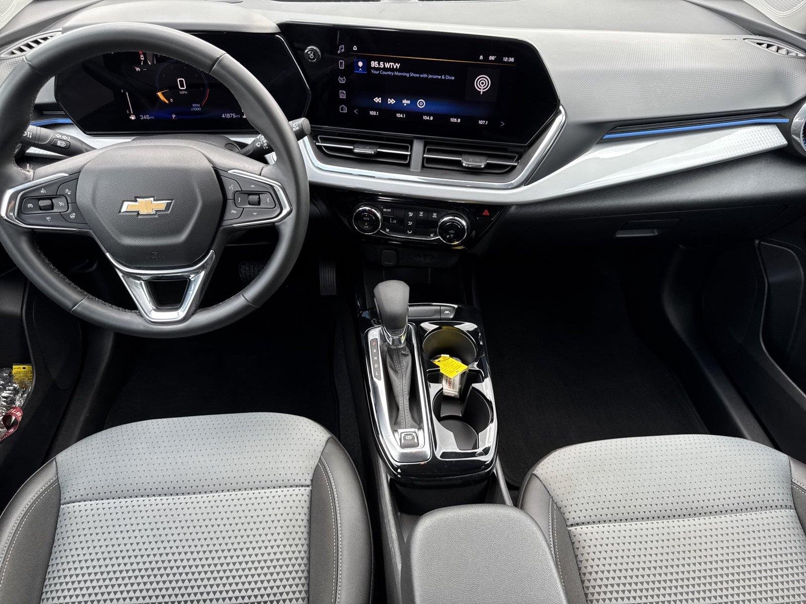 Used 2025 Summit White Chevrolet LT image 15