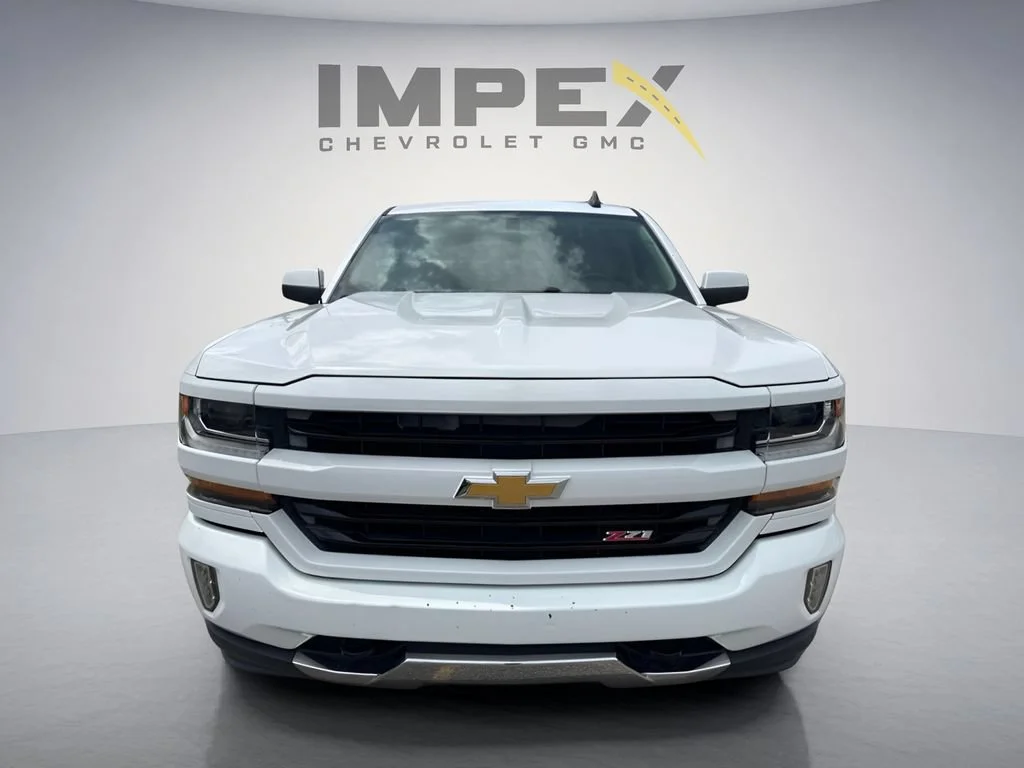 Used 2017 SUMMIT WHITE Chevrolet LT image 8