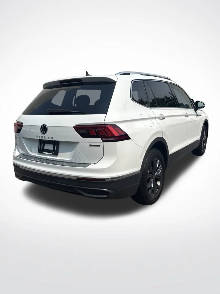 Used 2022  Volkswagen 2.0T SE image 7