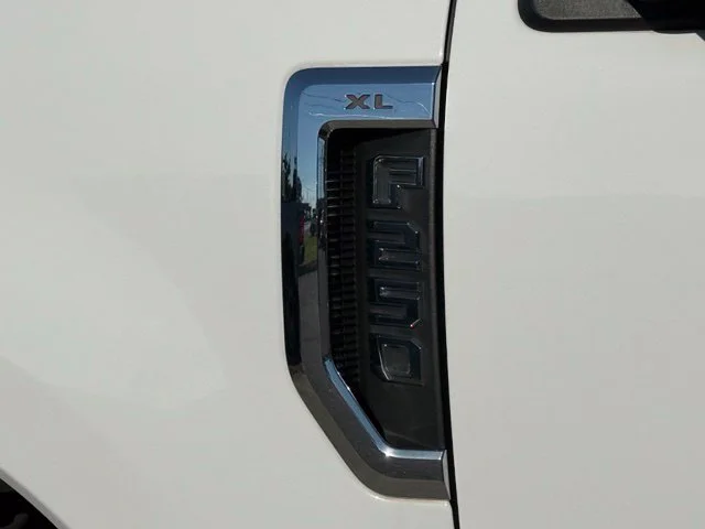 Used 2018 White Ford XL image 5