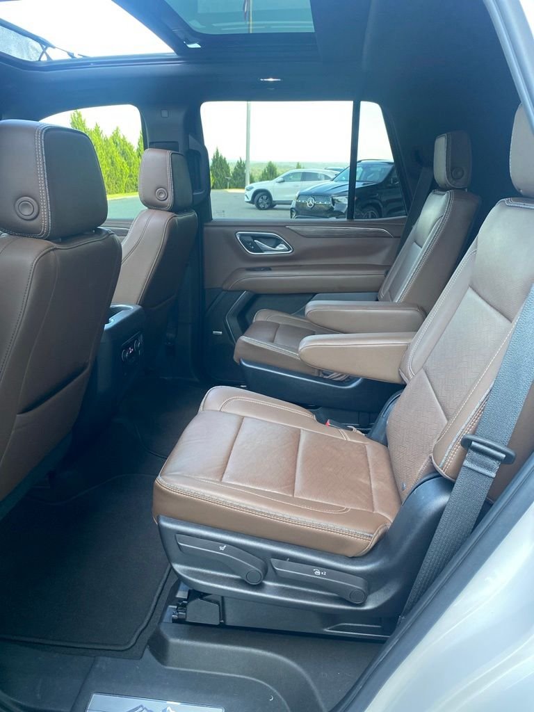 Used 2021 Iridescent Pearl Tricoat Chevrolet High Country image 7