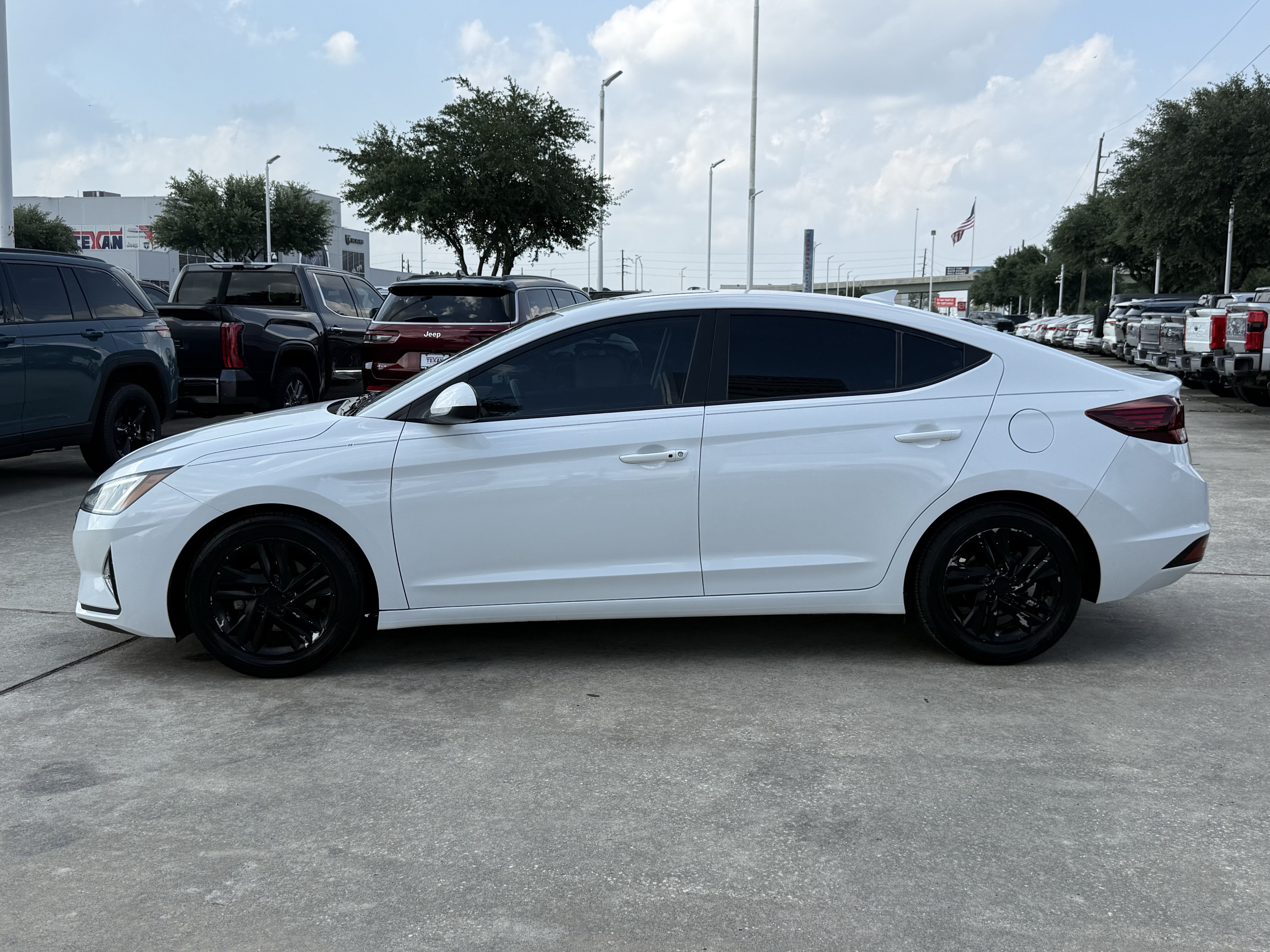 Used 2020 Quartz White Pearl Hyundai Value Edition image 7