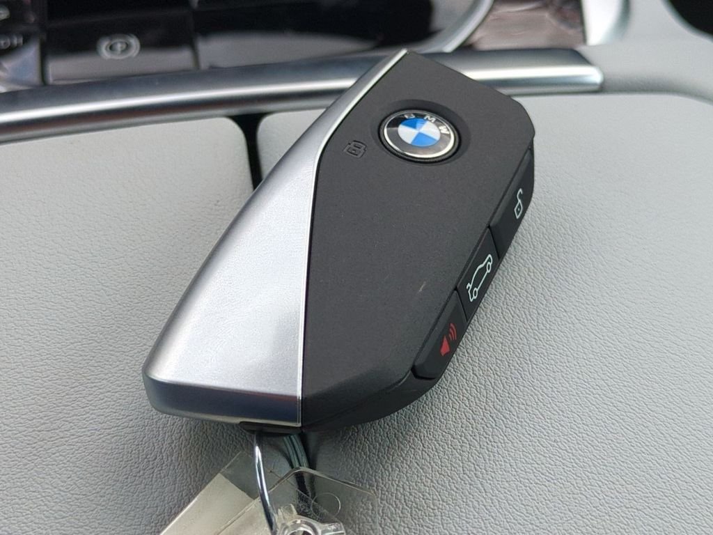 New 2026 Alpine White BMW xDrive40i image 29