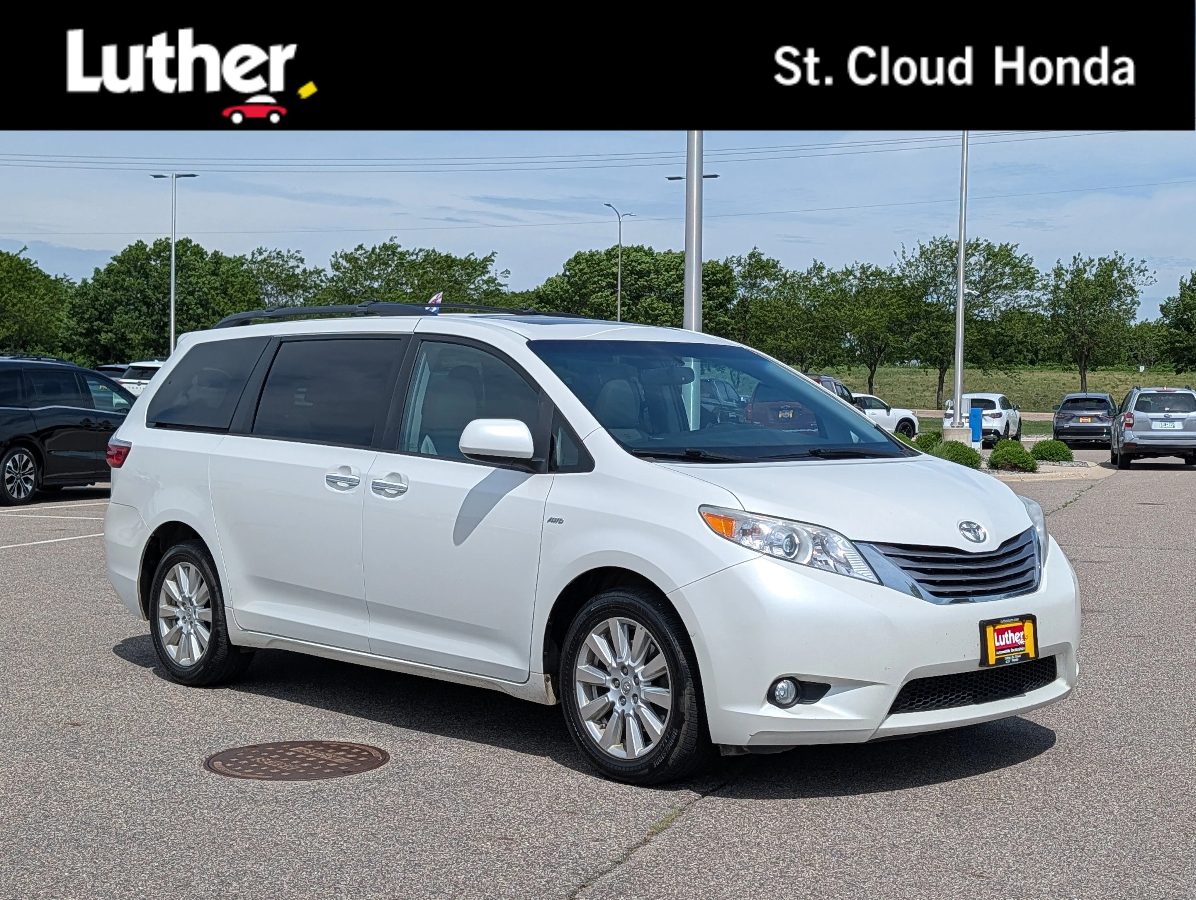 2017 Toyota Sienna XLE V6 AWD 7-Passenger's photo