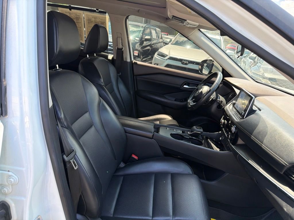 Used 2022 White Nissan SV image 17
