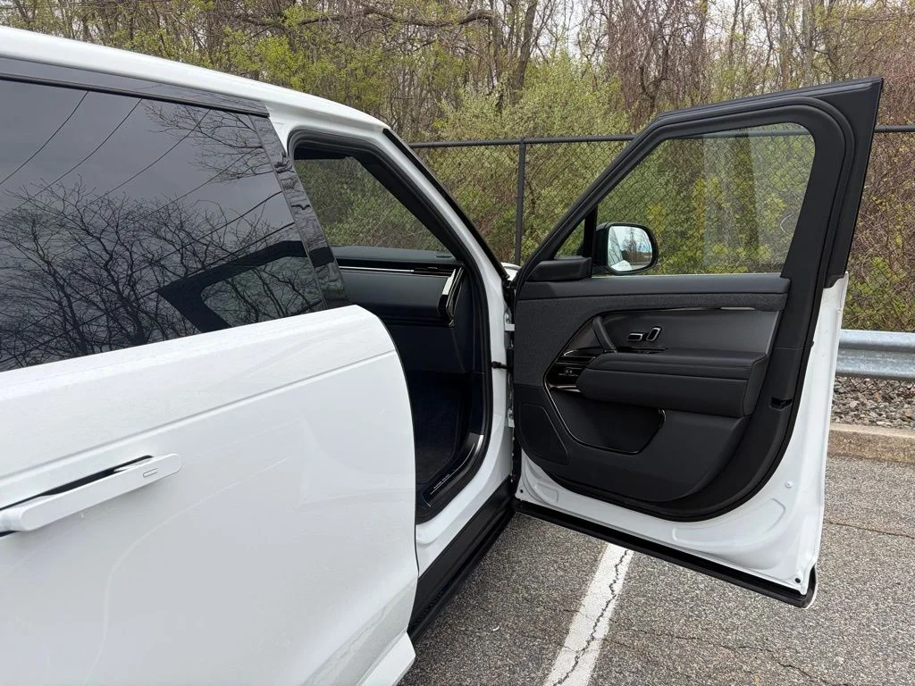 New 2025 Fuji White Land Rover Dynamic SE image 14