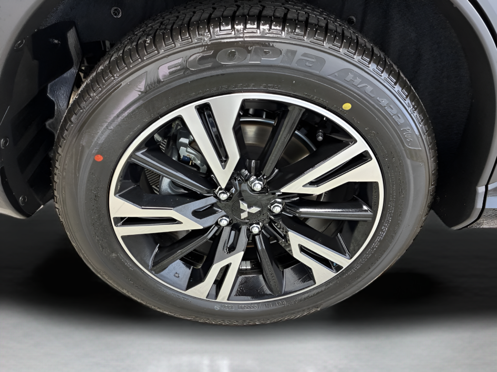 New 2026 Labrador Black Pearl Mitsubishi SEL image 38