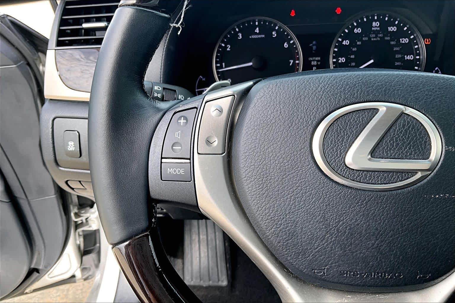 Used 2014 Liquid Platinum Lexus  image 20