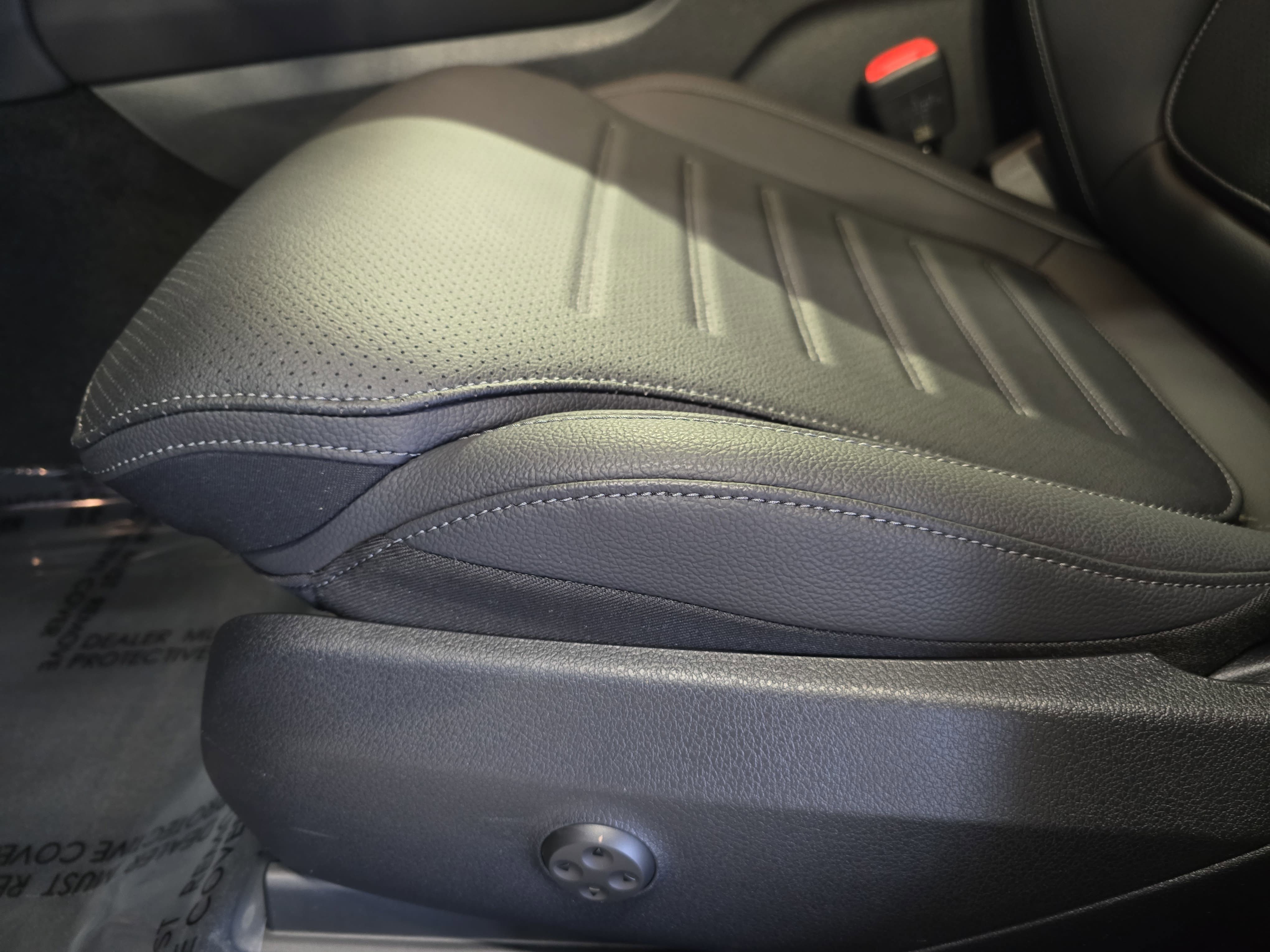 New 2026 Graphite Grey Metallic Mercedes-Benz GLC300 image 29