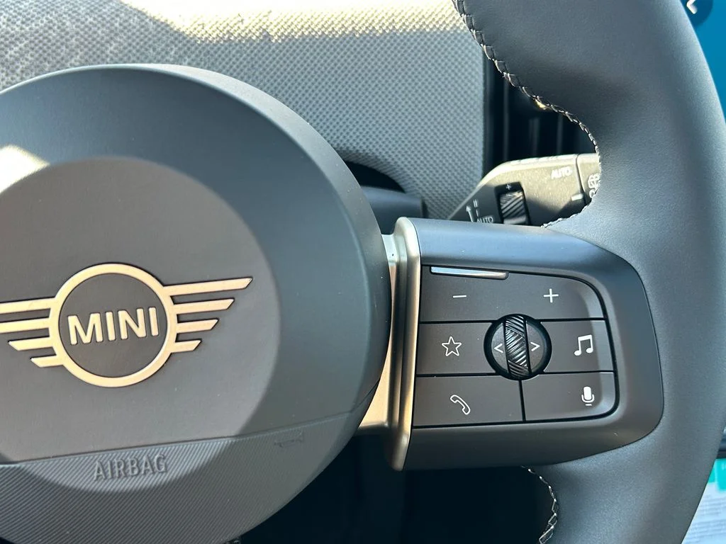 New 2026 Midnight Black II Metallic MINI Signature Plus image 20