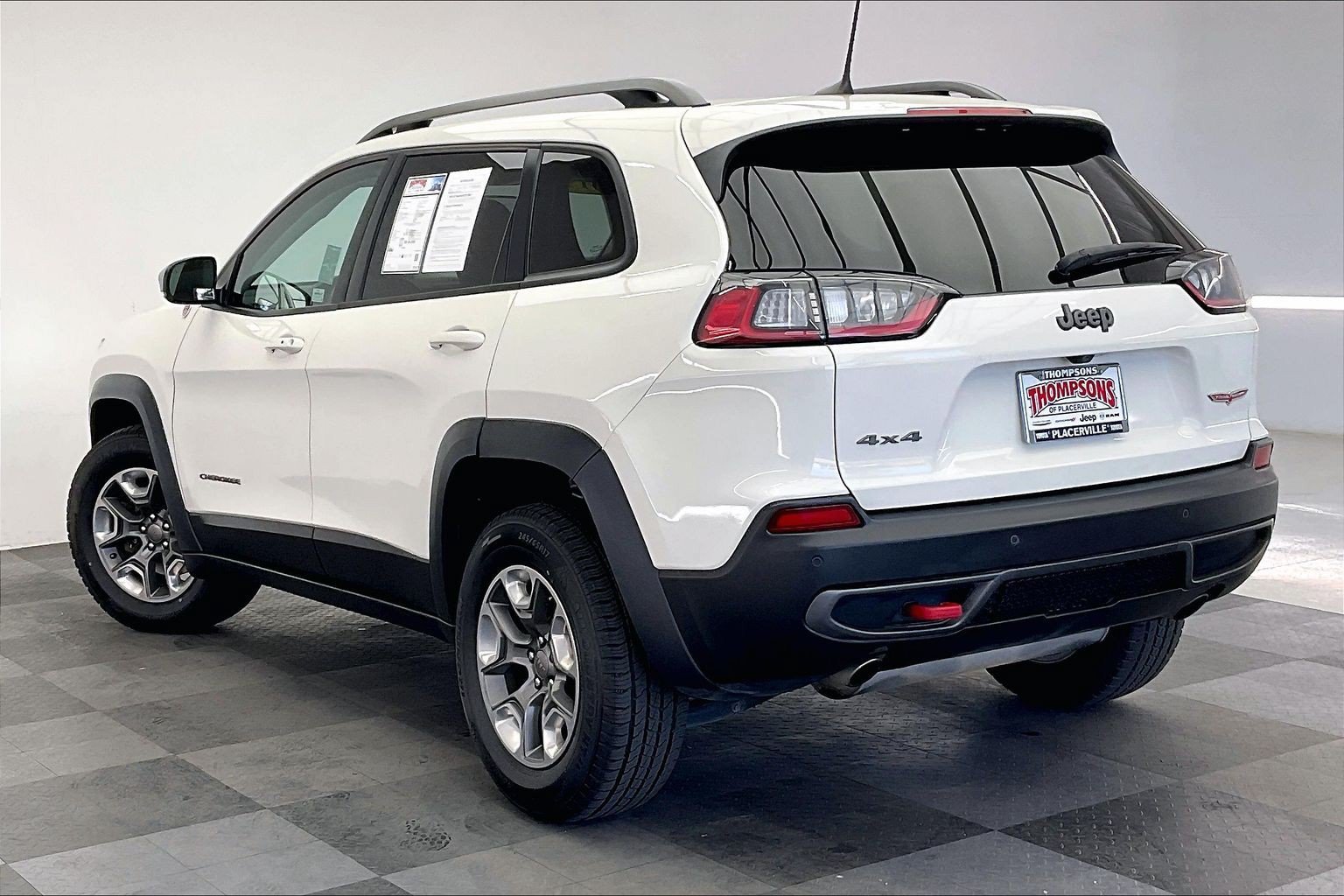 Used 2019 Pearl White Pearlcoat Jeep Trailhawk image 10