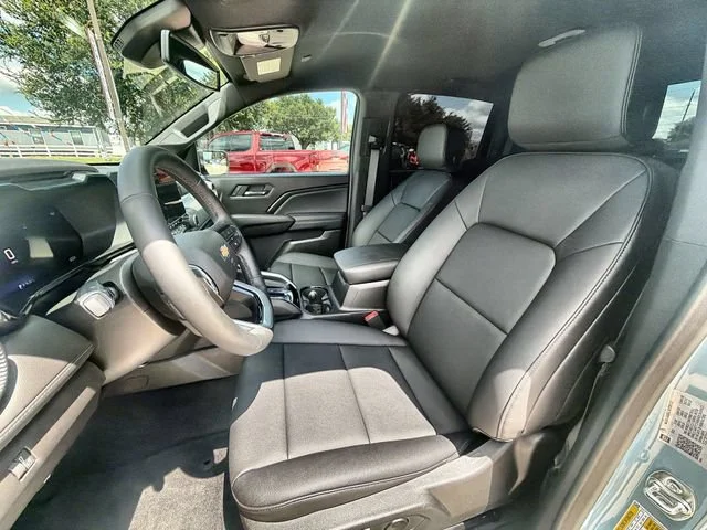 Used 2026 Snowdrift Metallic Chevrolet LT image 18