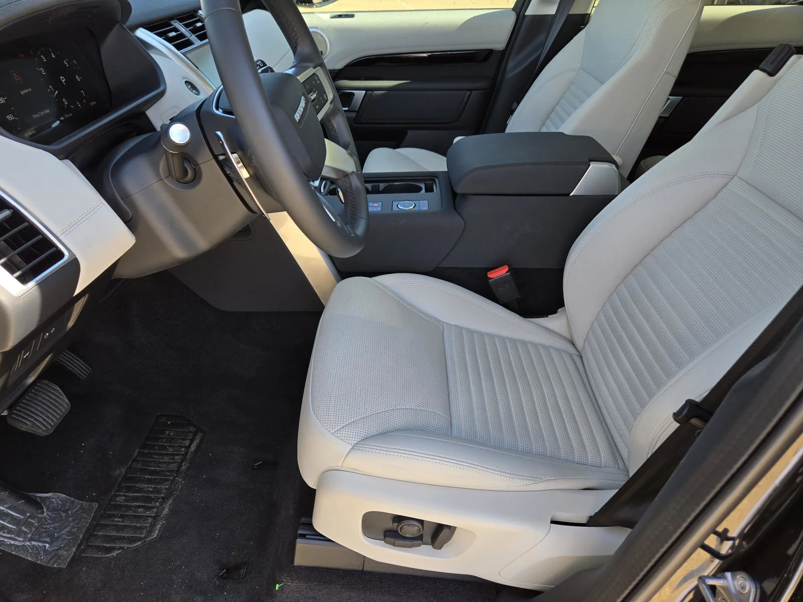Certified Used 2025 Black Land Rover S image 27