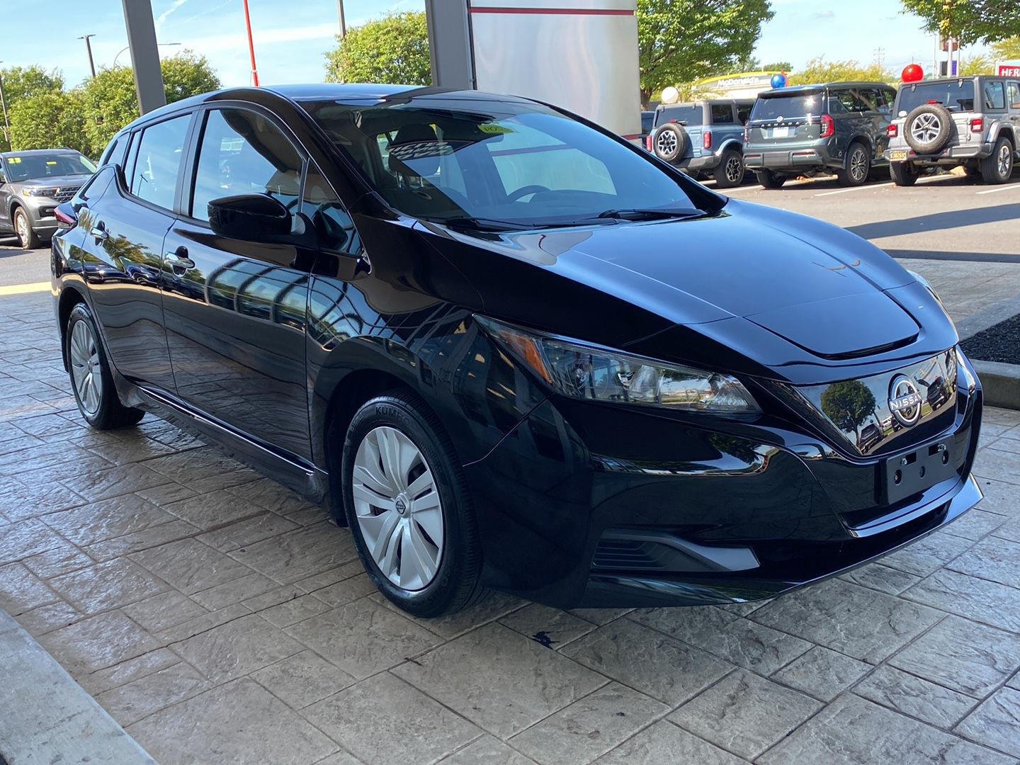 Certified Used 2023 Super Black Nissan S image 4