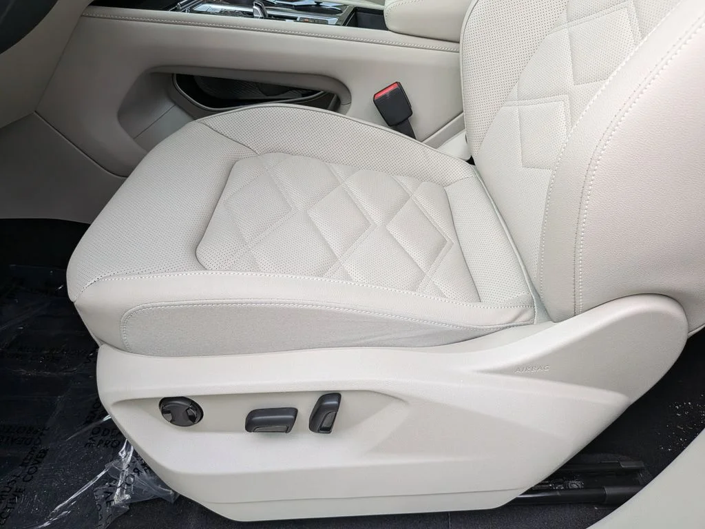 New 2026 Green Volkswagen 2.0T SE w/Technology image 16