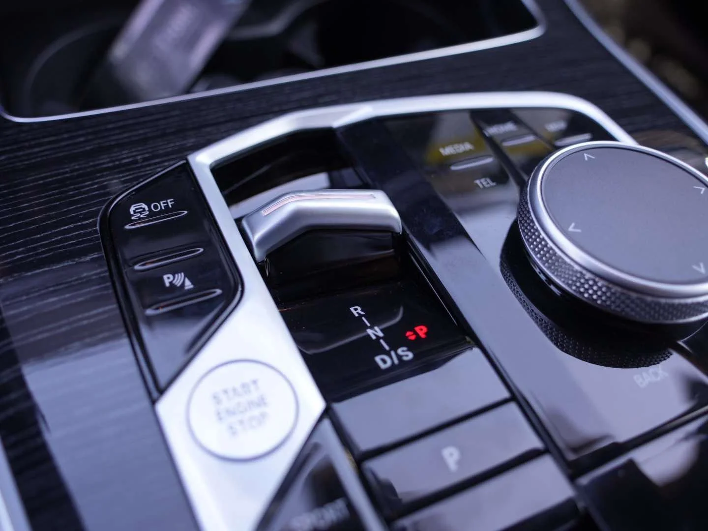 New 2026 Dravit Grey Metallic BMW sDrive40i image 22