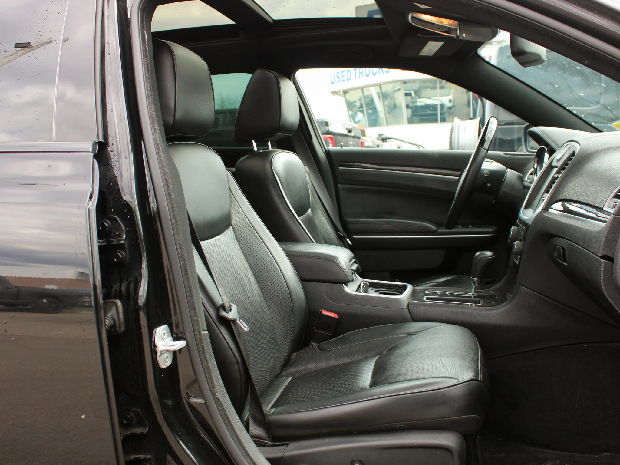 Used 2013 Black Chrysler 300C * Mechanics Special | HEMI V8 | Alpine | Panoramic Sunroof | Heated/Vented Seats | Remote Start image 12