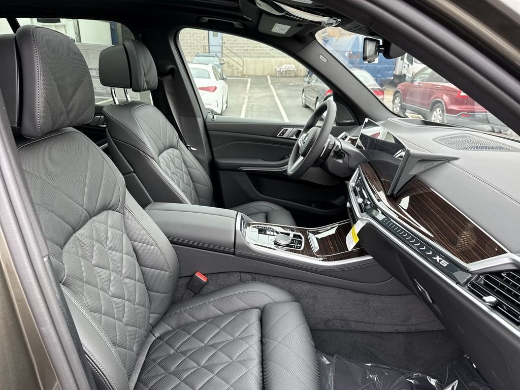 New 2026 Green Metallic BMW xDrive40i image 25