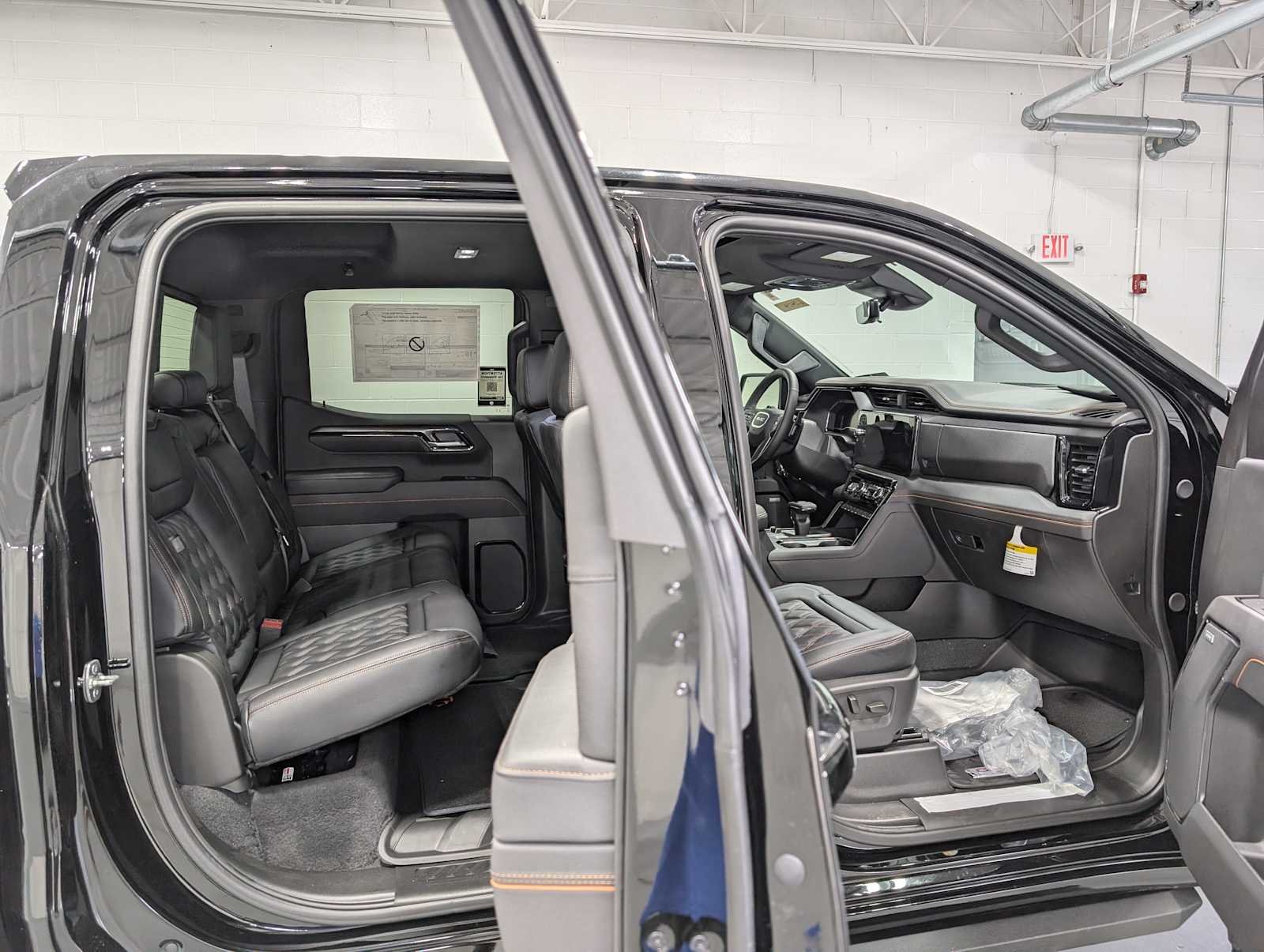 2025 GMC Sierra 1500 AT4 - Photo 10