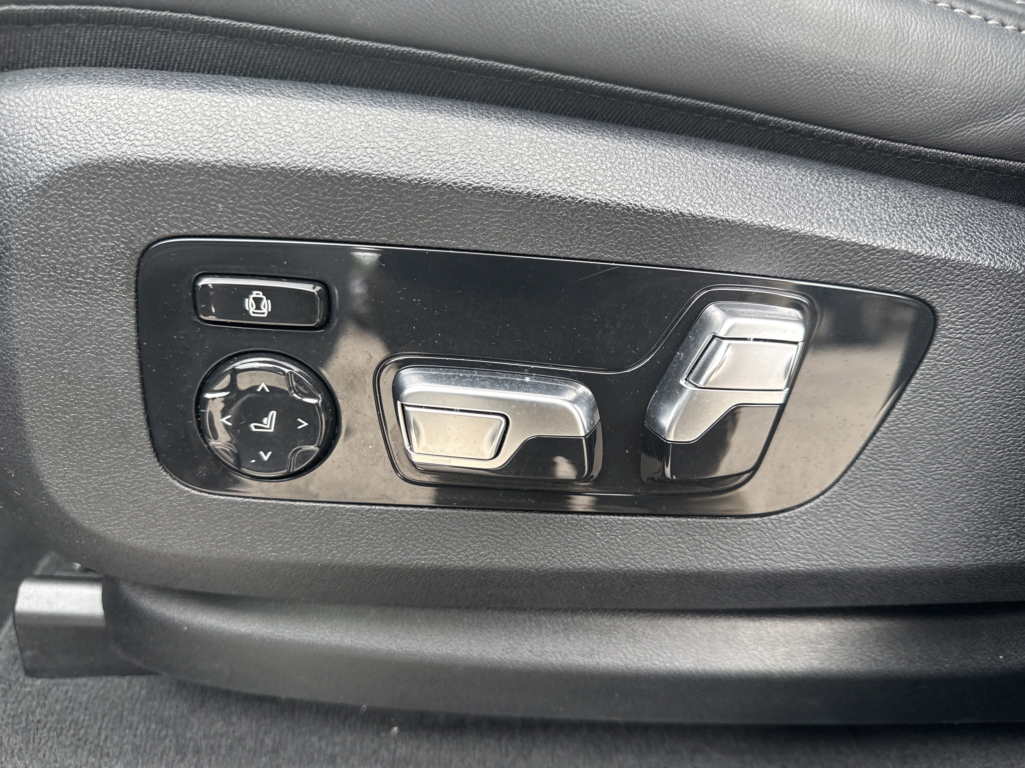 Used 2023 Black Sapphire Metallic BMW M50i image 10