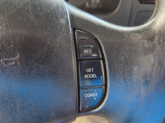 Used 2006 White Ford XL image 26