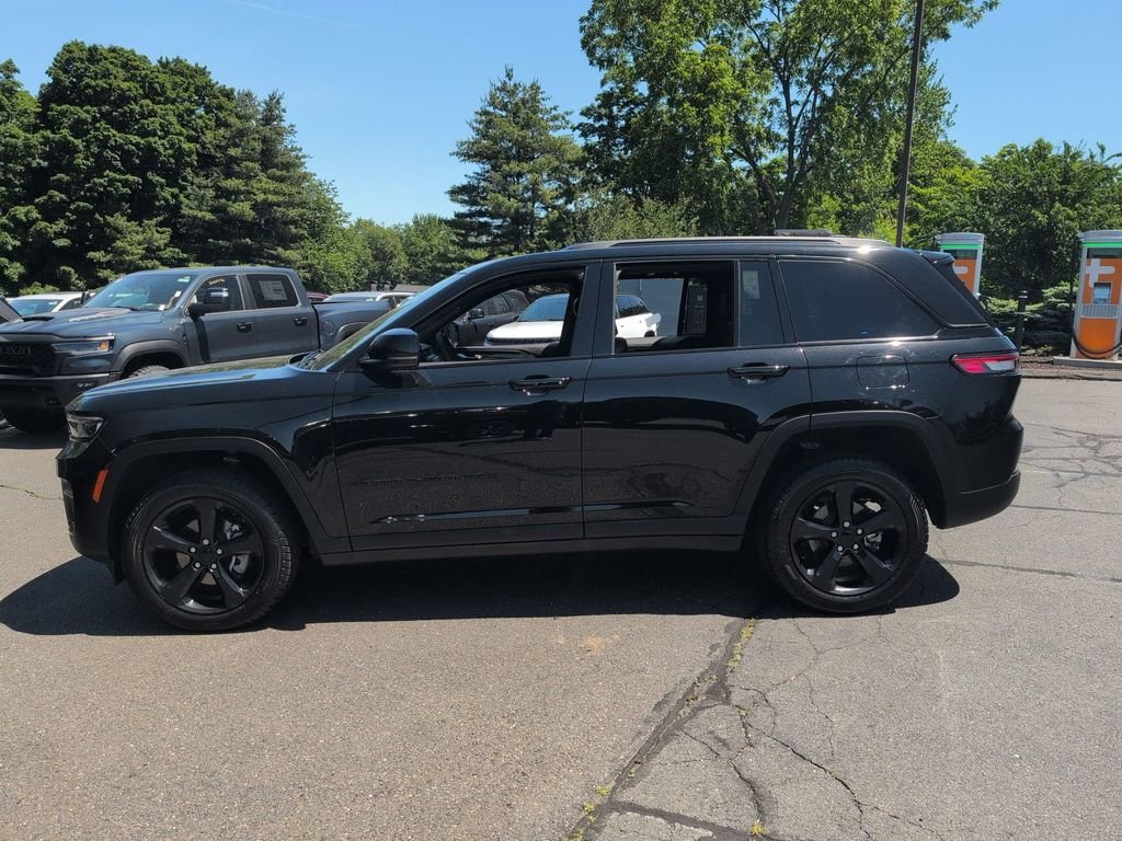 Certified Used 2023 Black Jeep Altitude X image 6