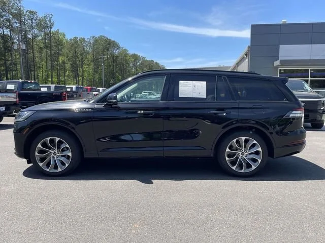 Used 2025 Infinite Black Metallic Lincoln Premiere image 57