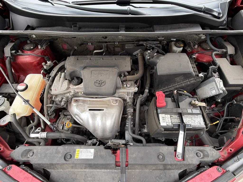 Used 2015 Red Toyota XLE image 12