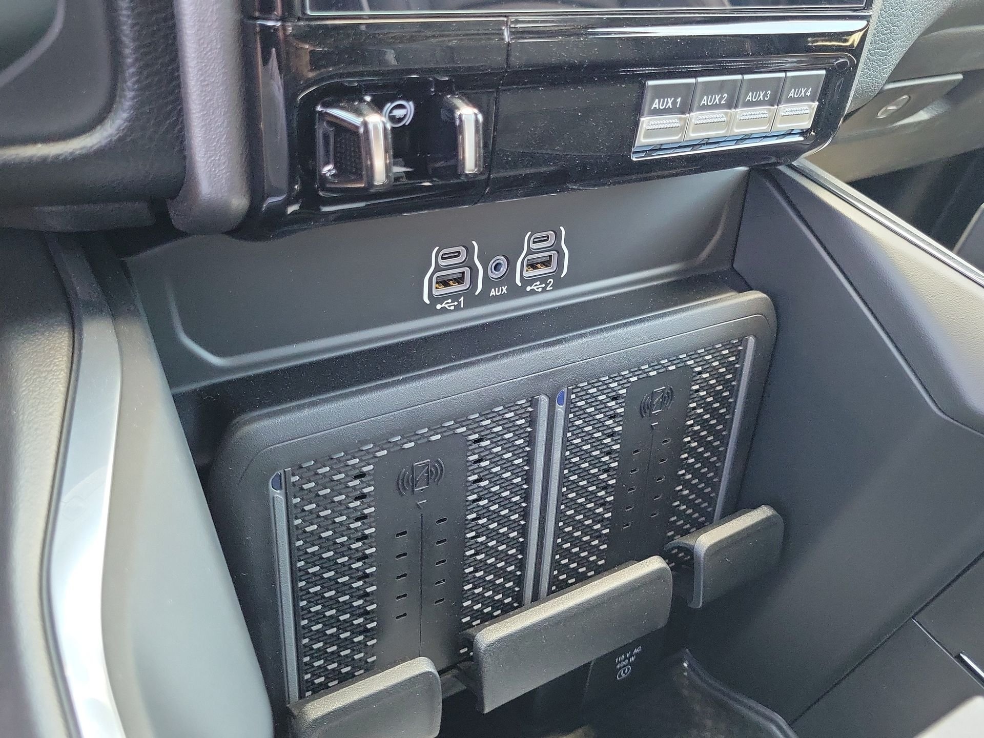 New 2026 Bright White Clear-Coat Exterior Paint RAM Laramie image 10