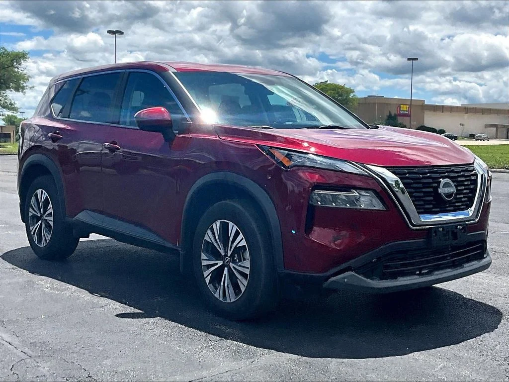 Used 2023 Red Nissan SV image 2