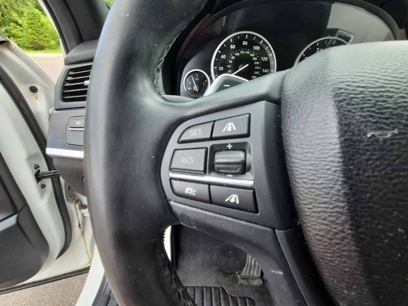 Used 2016 Alpine White BMW xDrive28i image 25