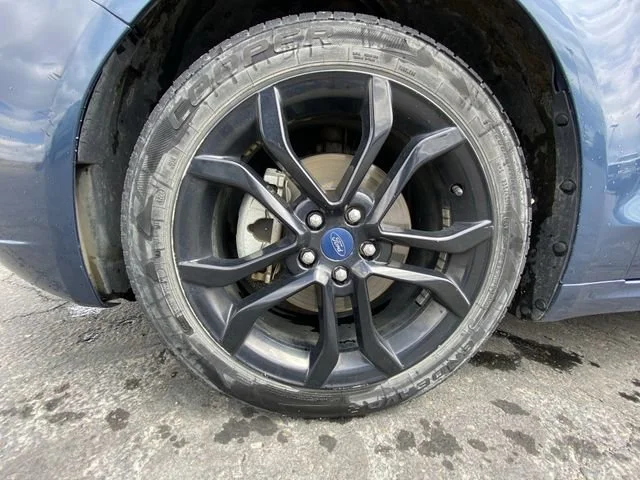 Used 2019 Blue Metallic Ford SE image 10