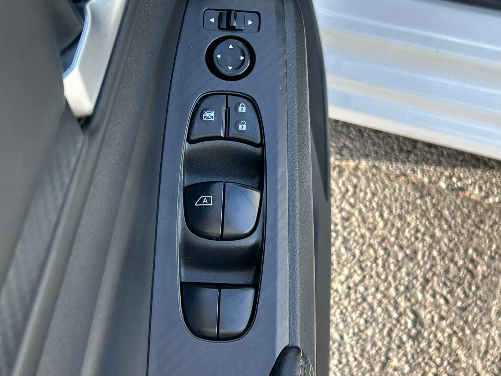 Used 2025 Glacier White Nissan SV image 20