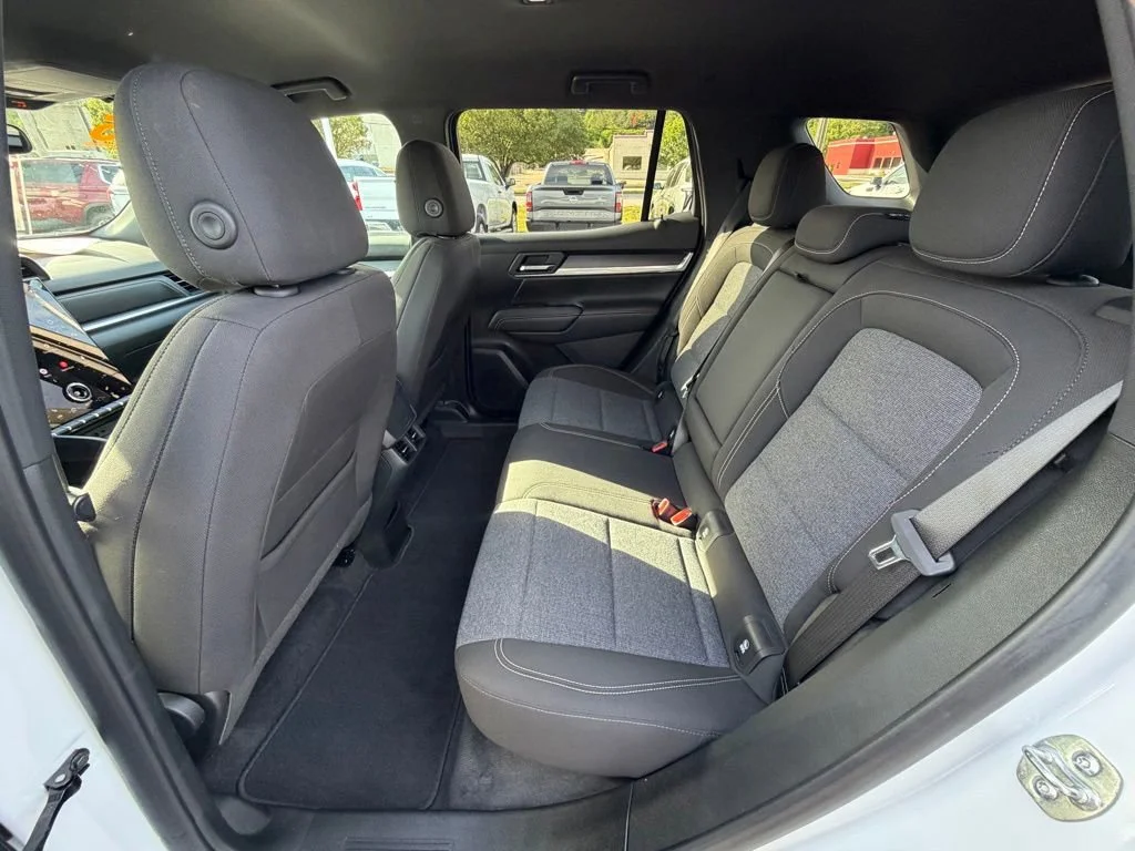 Used 2025 Summit White GMC Elevation image 16