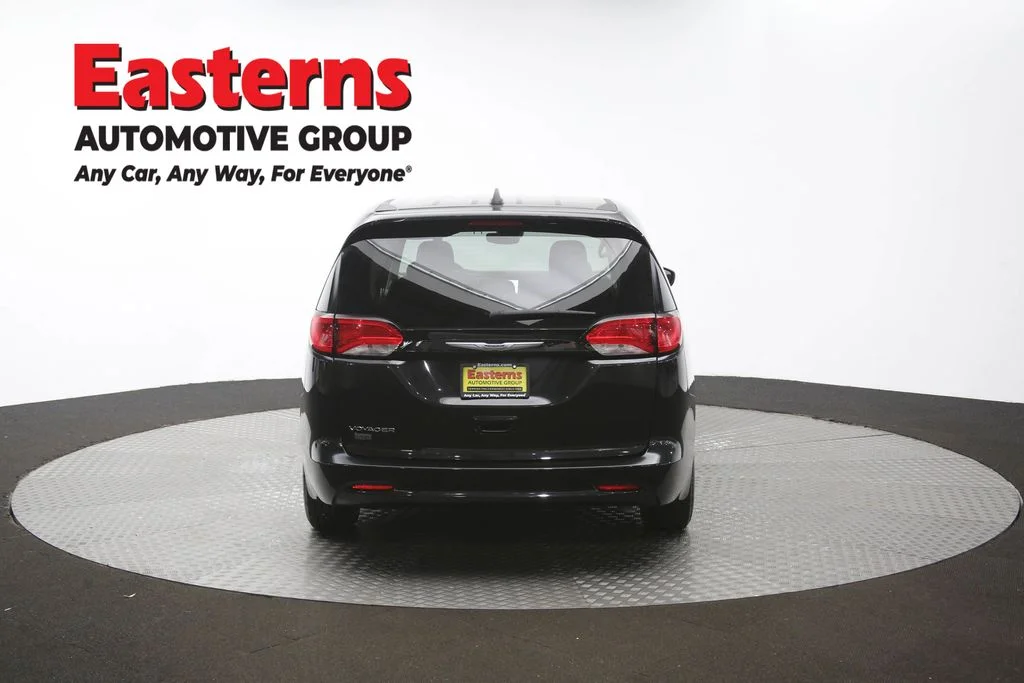 Used 2024 Black Chrysler LX image 38
