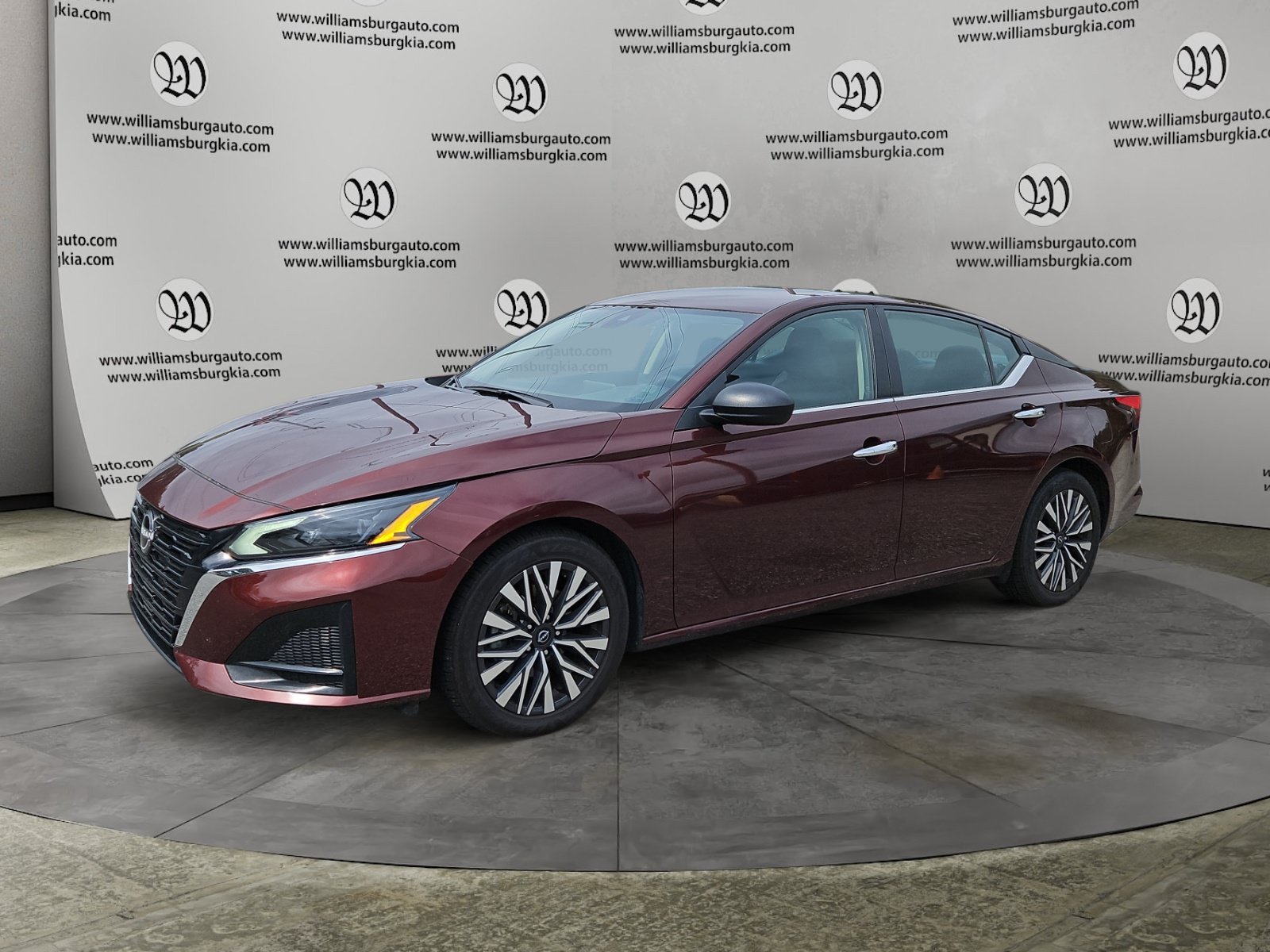 Used 2025 Red Nissan 2.5 SV image 1
