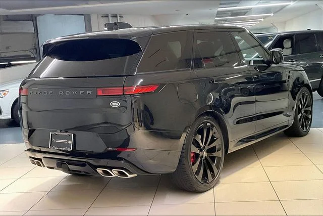 Used 2023 Black Land Rover First Edition image 10