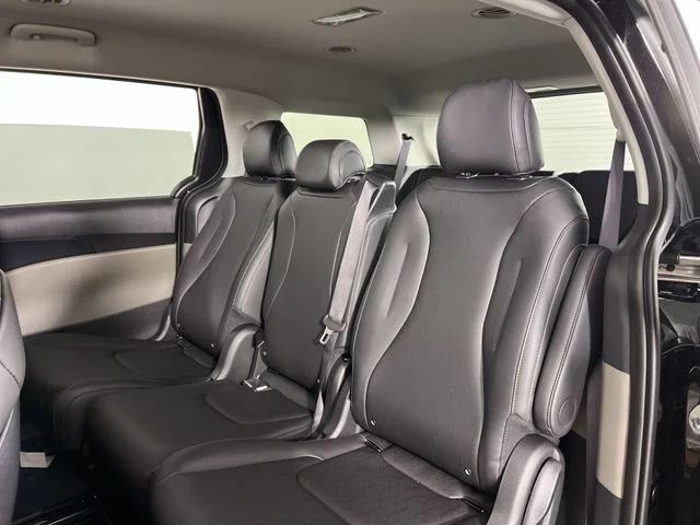 New 2026 Aurora Black Pearl Kia LXS image 22