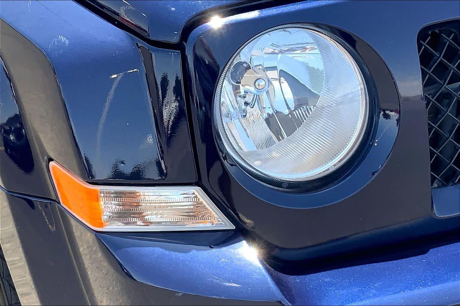 Used 2014 True Blue Pearlcoat Jeep High Altitude image 28