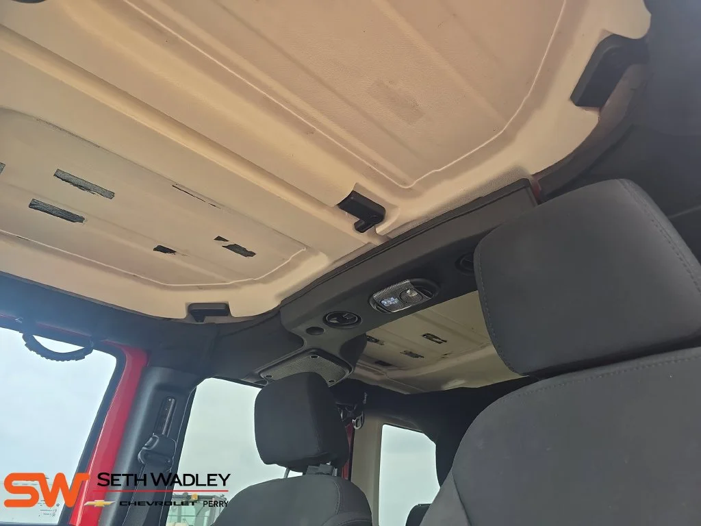 Used 2015 Red Jeep Sport image 27