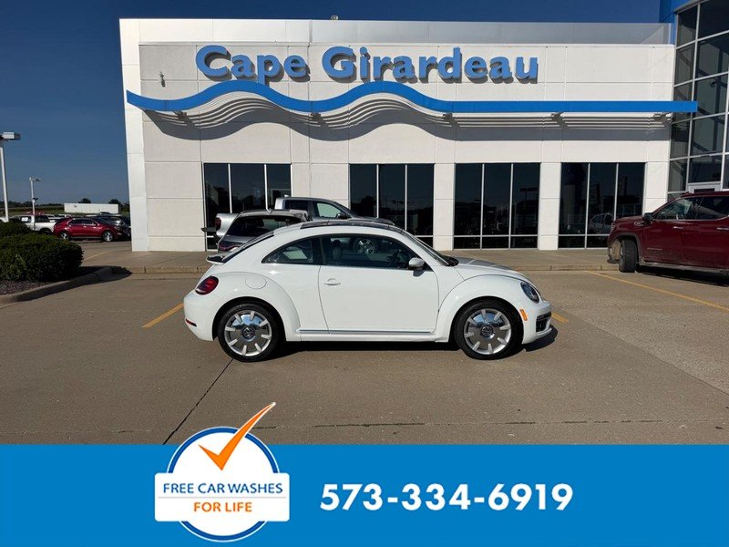 Used 2018 Pure White Volkswagen SE image 1