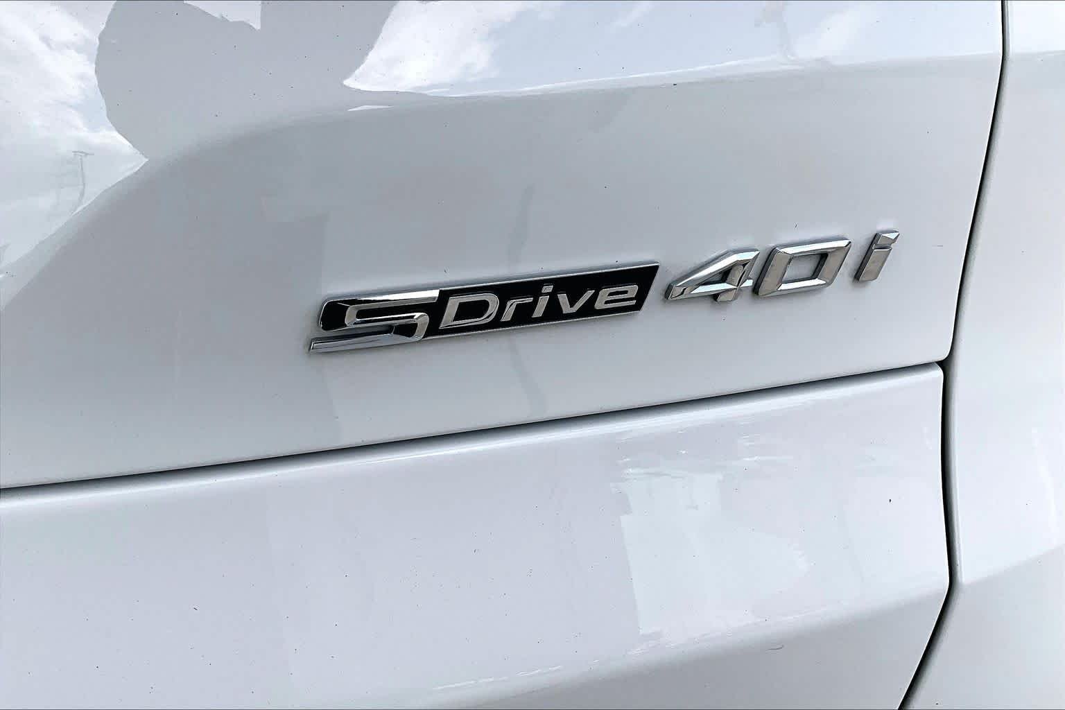 Used 2026 Alpine White BMW sDrive40i image 10