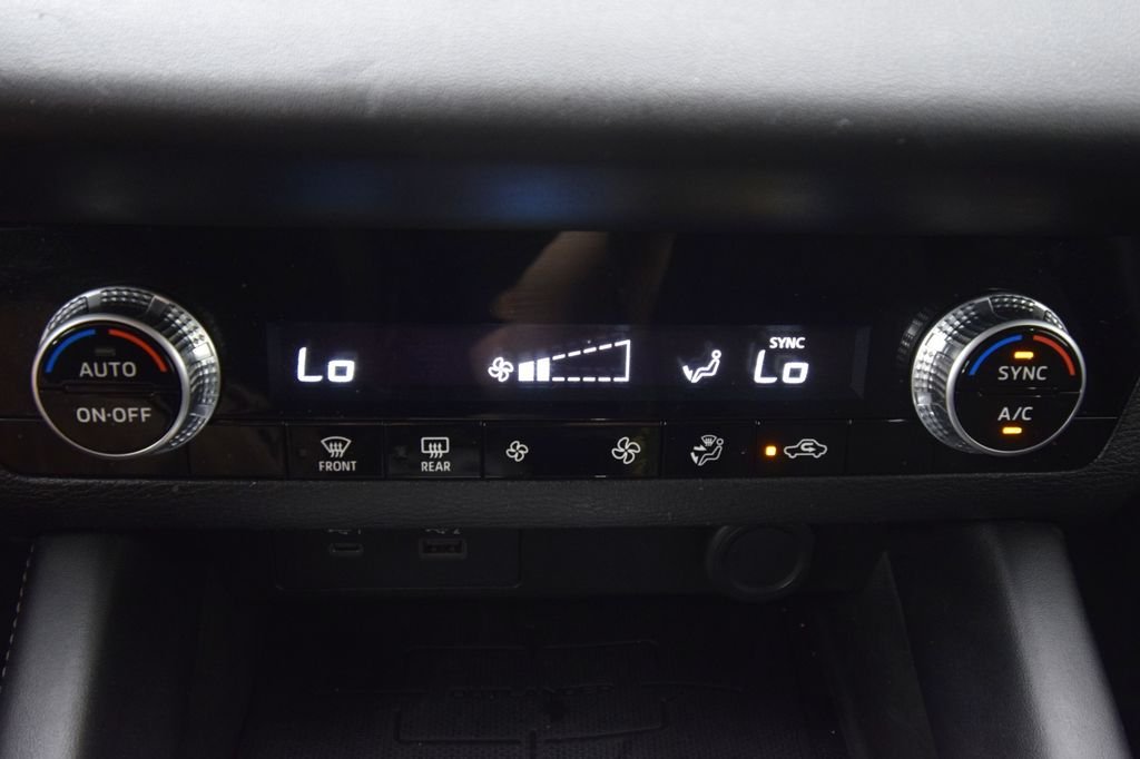 Used 2022  Mitsubishi ES image 25