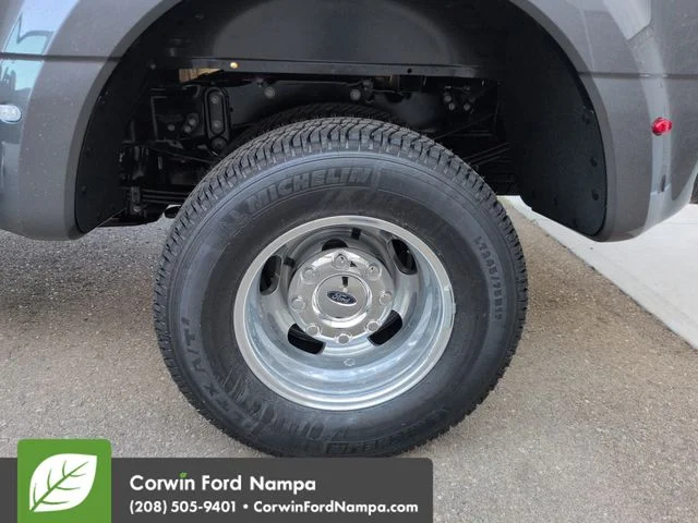 New 2026 Gray Ford Lariat image 32