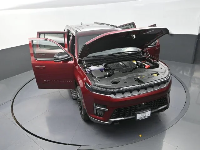 New 2026 Velvet Red Pearl-Coat Exterior Paint Jeep Limited Reserve image 30