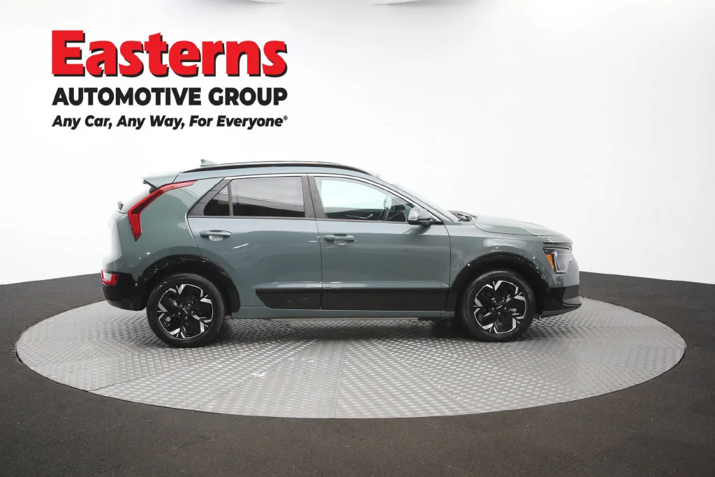 Used 2023 Green Kia Wind image 44