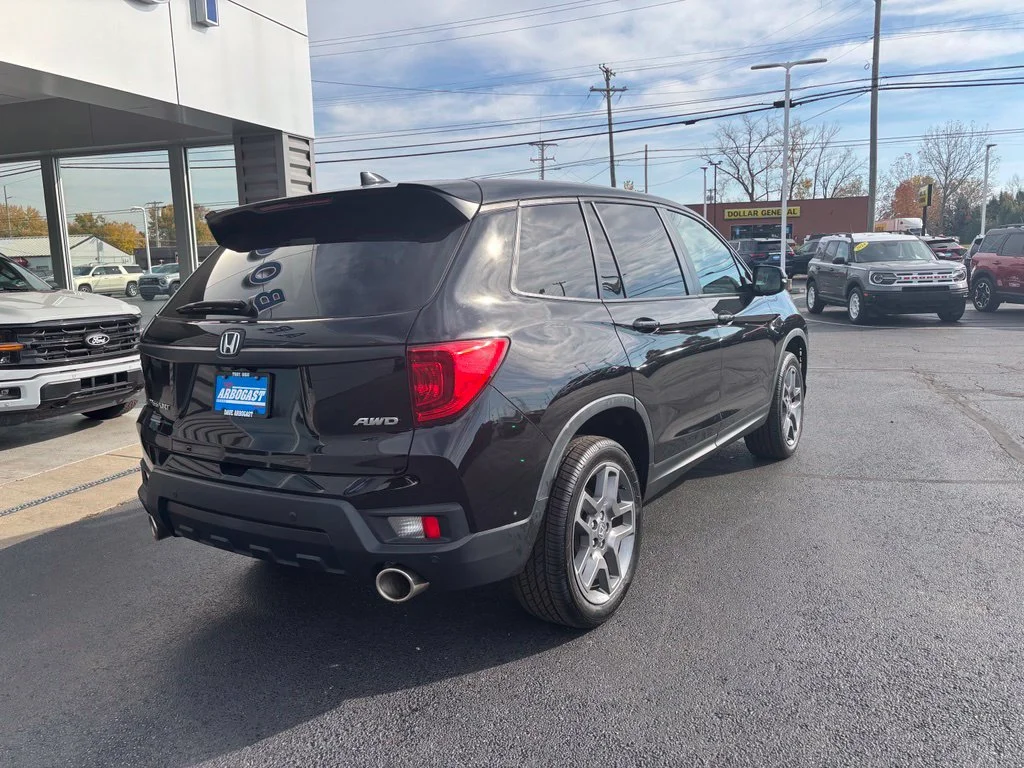 Used 2023 Black Honda EX-L image 5